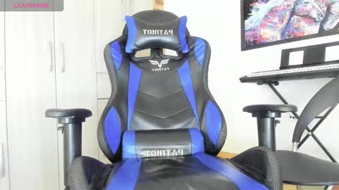 horse_man2 online show from September 12, 9:15 pm