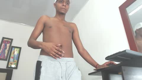 hotboyluxe online show from February 10, 3:44 am