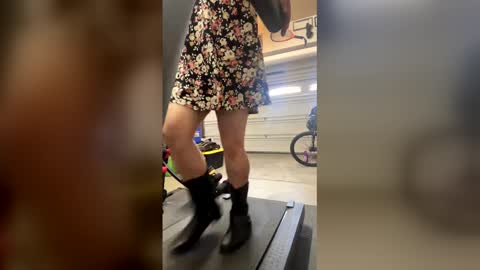 hotdee44 online show from April 20, 6:43 pm