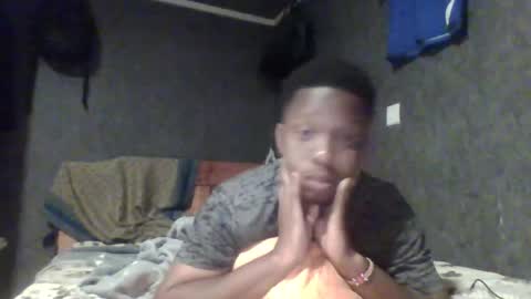 hotguyy001 online show from February 26, 3:10 am