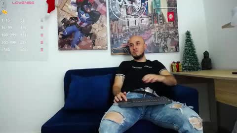 hott_asses online show from December 20, 2:38 pm