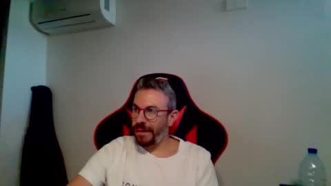 Snapshot of huge__cumshot chatting on October 20, 10:30 am huge__cumshot online show from October 20, 10:30 am