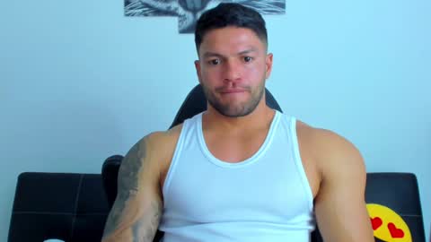 Snapshot of humber_eli chatting on February 4, 12:08 am Eli online show from February 4, 12:08 am