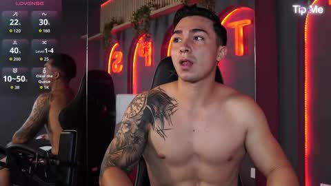 hunk_ryan online show from December 17, 1:07 pm