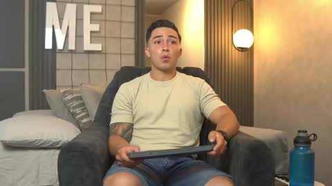 hunk_ryan online show from September 16, 12:06 pm