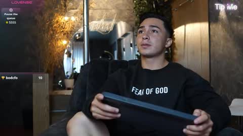 hunk_ryan online show from November 26, 3:48 pm