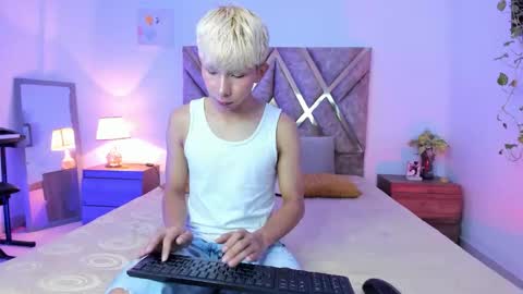 Son Hyunjin online show from March 11, 1:07 pm