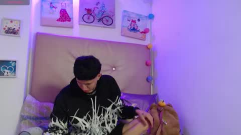 iam_lukas__ online show from December 23, 3:26 am