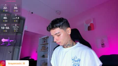 Snapshot of ian_castillo_ chatting on October 23, 11:35 am IAN CASTILLO online show from October 23, 11:35 am