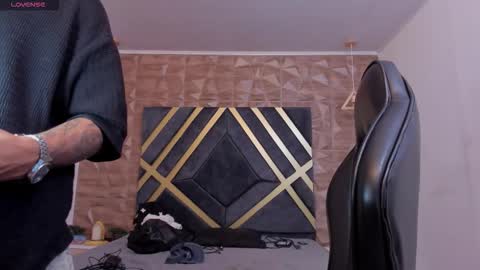 IAN CASTILLO online show from February 6, 11:29 am