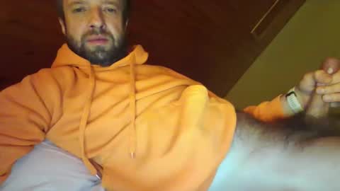 Snapshot of id04101982 chatting on October 31, 1:29 am id04101982 online show from October 31, 1:29 am