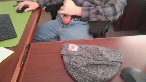 Hung office Stud online show from February 18, 6:06 pm