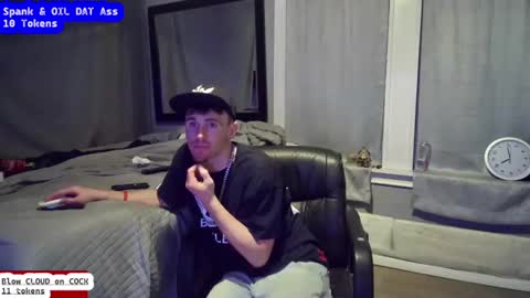 Snapshot of igetherwetter chatting on December 24, 6:33 am Amiri Roue online show from December 24, 6:33 am