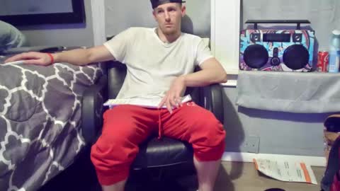 Snapshot of igetherwetter chatting on December 30, 12:32 am Amiri Roue online show from December 30, 12:32 am