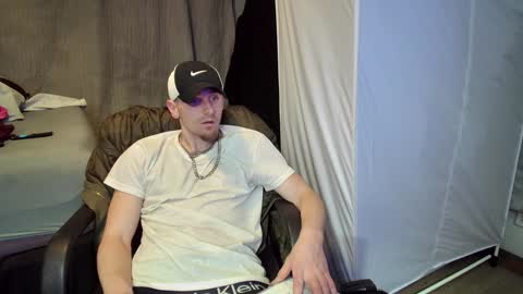 Snapshot of igetherwetter chatting on January 25, 3:19 am Amiri Roue online show from January 25, 3:19 am