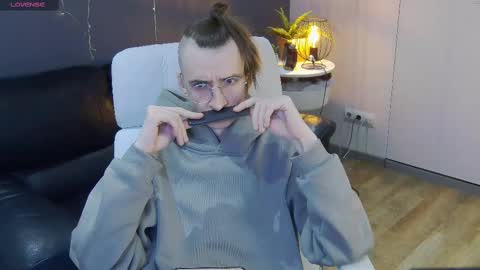 incandenza_ online show from February 23, 7:47 pm