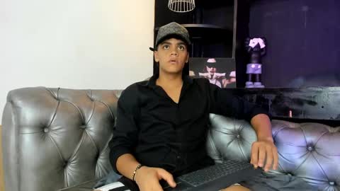 Isaac  online show from November 21, 7:46 pm