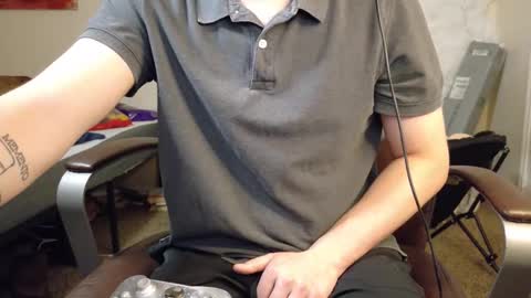 Snapshot of isaac_sheffield chatting on October 23, 2:09 pm isaac online show from October 23, 2:09 pm