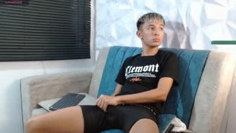 Isaac tan online show from December 4, 10:17 pm