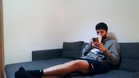 Snapshot of italianboybcn chatting on December 11, 9:32 am italianboybcn online show from December 11, 9:32 am