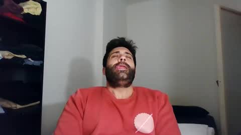 Snapshot of italianboybcn chatting on March 10, 7:11 am italianboybcn online show from March 10, 7:11 am