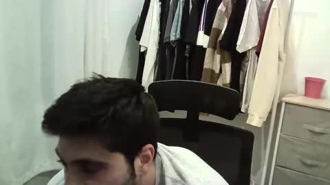 italianboybcn online show from November 26, 6:33 pm