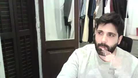 italianboybcn online show from November 19, 6:19 pm