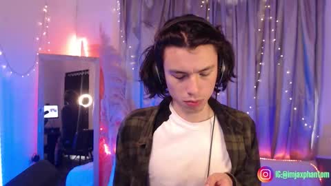 Hey im Jaxxxon check my info     online show from September 26, 3:10 pm