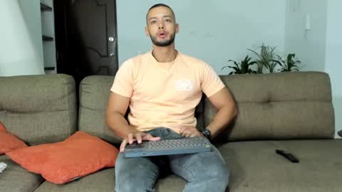 Snapshot of j_calix chatting on December 30, 1:15 am Calix  Independient model Insta and twt Calixsnake online show from December 30, 1:15 am