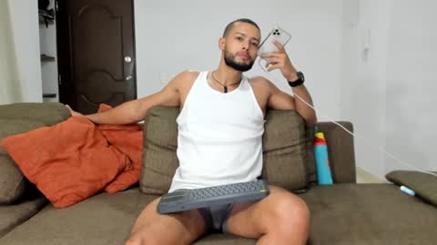 Snapshot of j_calix chatting on January 20, 12:57 am Calix  Independient model Insta and twt Calixsnake online show from January 20, 12:57 am
