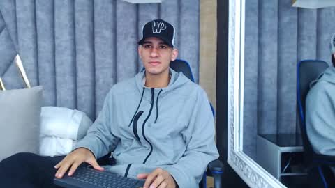 jakemoxleey online show from February 9, 12:19 pm