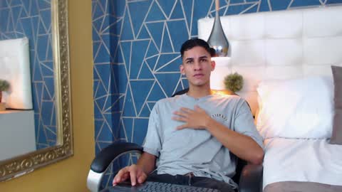 jakemoxleey online show from January 6, 12:46 pm