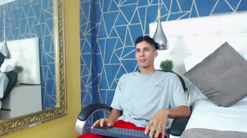 jakemoxleey online show from January 14, 12:24 pm