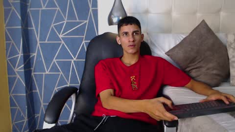 jakemoxleey online show from December 20, 1:00 pm