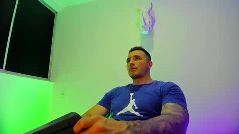 jakestone_1 online show from April 21, 1:42 am