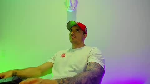 jakestone_1 online show from April 9, 2:42 am