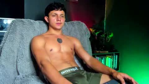 Snapshot of jamesgolden_ chatting on October 1, 2:26 am jamesgolden_ online show from October 1, 2:26 am