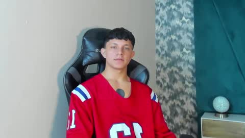 Snapshot of jamesgolden_ chatting on February 27, 11:31 am jamesgolden_ online show from February 27, 11:31 am