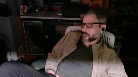 jareth_returns online show from November 10, 3:11 am