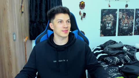 Javier online show from December 9, 12:45 am