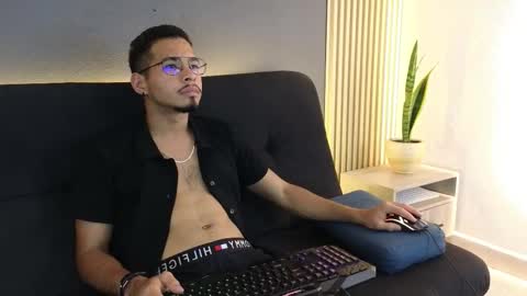 Snapshot of jaybrown_1 chatting on October 11, 5:33 am Jay online show from October 11, 5:33 am