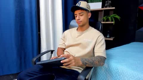 jaze_bradley online show from November 15, 12:29 pm