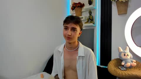 jero independent model online show from November 18, 1:59 pm