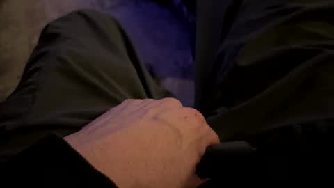 Jeremys room chill and puff one enjoy online show from January 17, 9:01 am