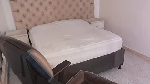 jhoanleandro online show from February 11, 6:07 am