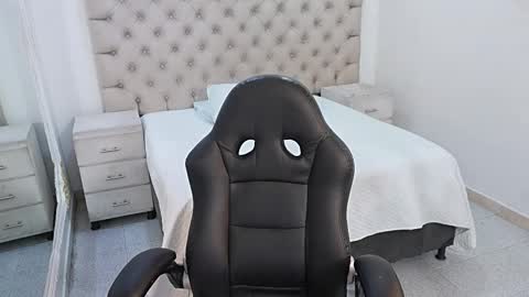 jhoanleandro online show from February 15, 6:41 am