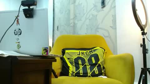 Snapshot of jhongrey2 chatting on October 22, 4:05 am jhon online show from October 22, 4:05 am