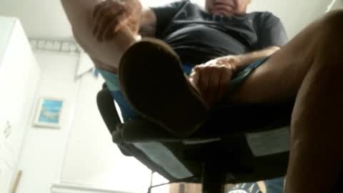 jimwellhung online show from December 5, 4:08 am