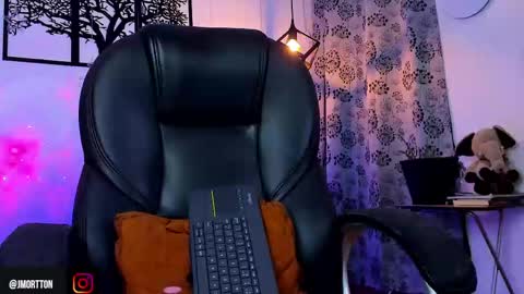 Snapshot of jmortton chatting on March 4, 12:50 am IGJmortton online show from March 4, 12:50 am