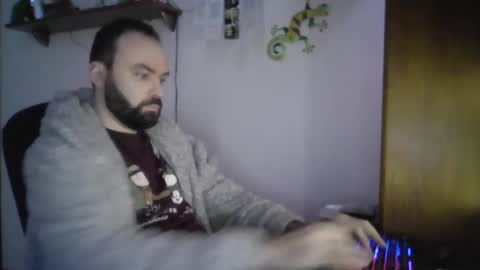 Snapshot of joaodias_18 chatting on March 7, 1:42 am joaodias_18 online show from March 7, 1:42 am